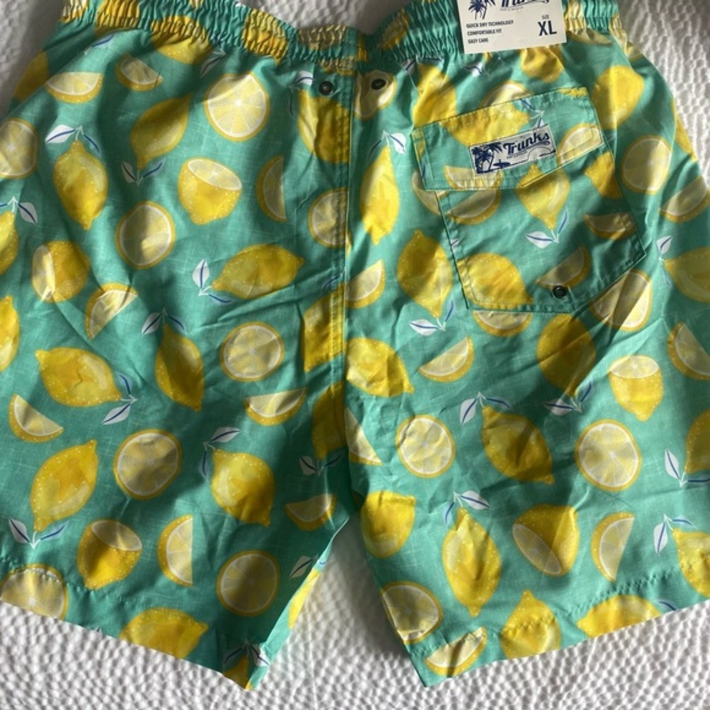 TRUNKS swim&surf shorts! 3 pockets, lined, drawstring at waist, in lemon/seaweed